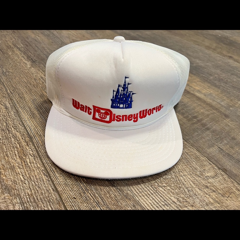 Disneyland Hat 80s Vintage Trucker Mesh New with Tags Snapback Walt Theme Park